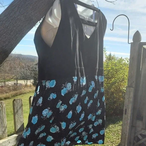 TORRID 6 Roses with Rose Petal Speckles Midi Dress - Plus Size US 30 - Picture 4 of 8